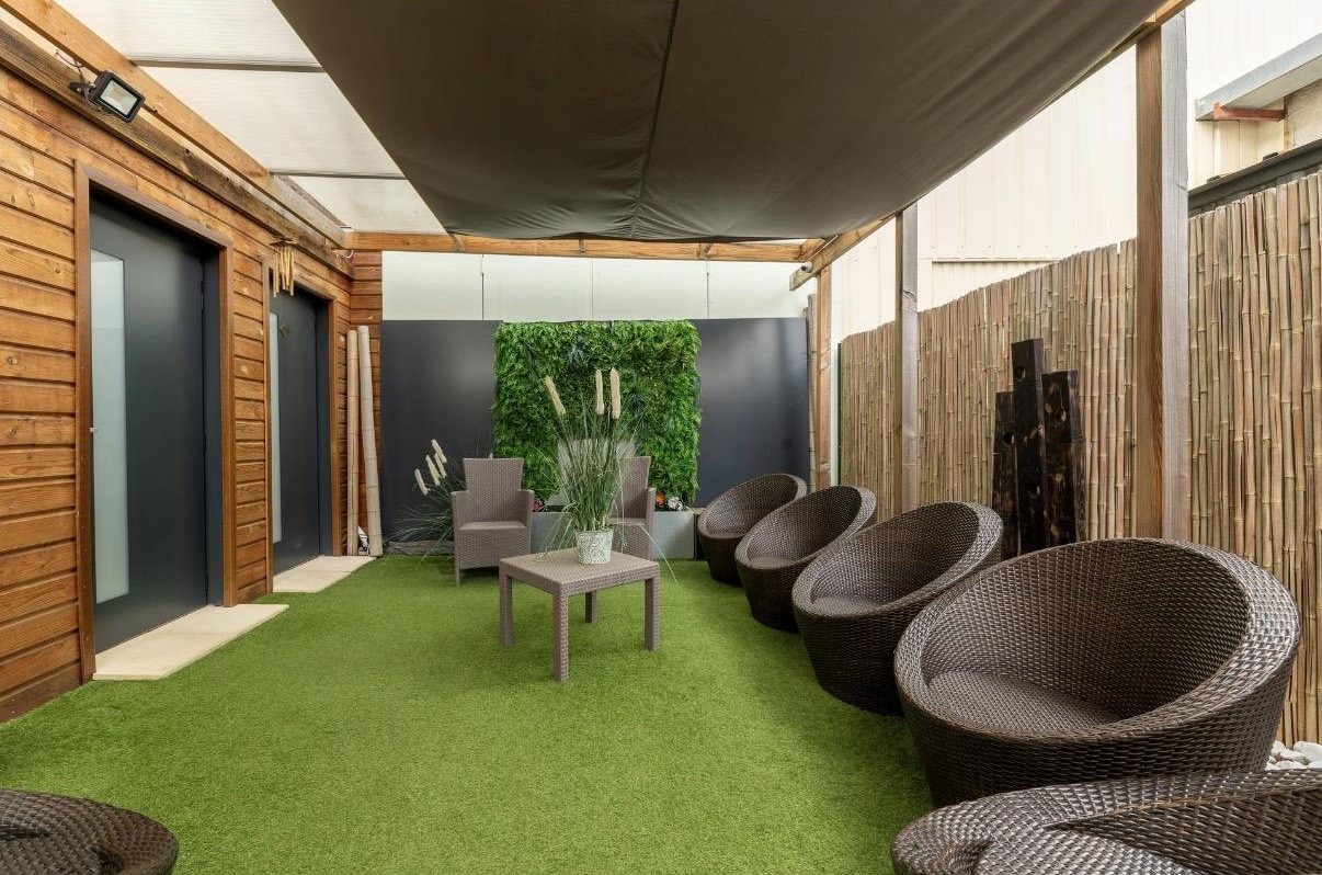 Terrasse couverte du funérarium